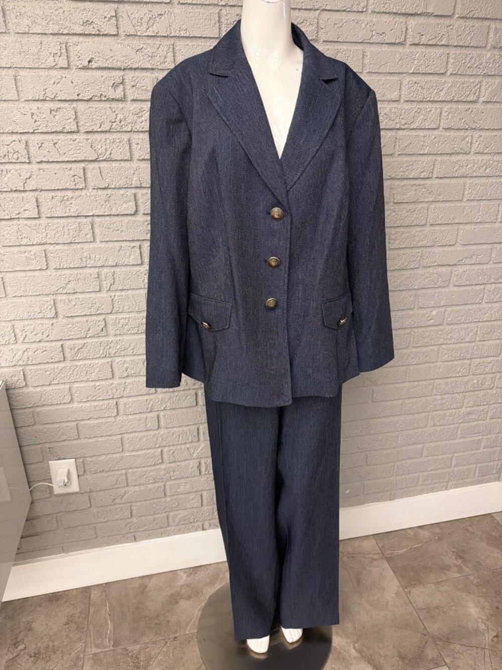Kasper Women’s Blue Plus Size 3 Button Long Sleeve Blazer & Pant Suit Size 22W